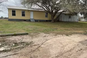 625 Lakeview Dr, Markham, TX 77414 - Photo 2