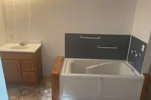 625 Lakeview Dr, Markham, TX 77414 - Photo 4