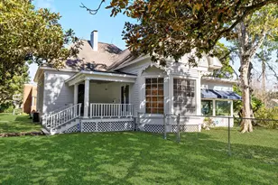 2421 Avenue G, Bay City, TX 77414 - Photo 2