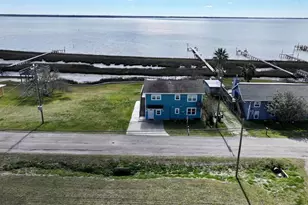 401 E Bayshore Dr, Palacios, TX 77465 - Photo 1