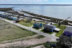 401 E Bayshore Dr, Palacios, TX 77465 - Photo 38