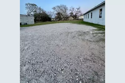 1713 Avenue F ( Highway 60), Bay City, TX 77414 - Photo 2