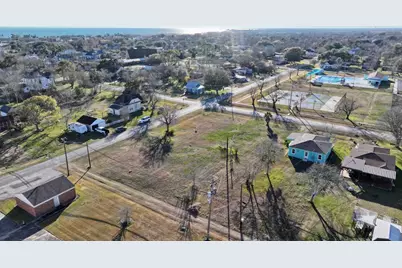 108 Moore Avenue, Palacios, TX 77465 - Photo 6