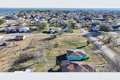 108 Moore Avenue, Palacios, TX 77465 - Photo 10