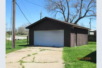 403 Lotus, Lake Jackson, TX 77566 - Photo 6