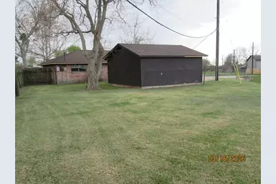 403 Lotus, Lake Jackson, TX 77566 - Photo 8