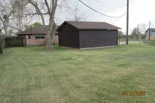 403 Lotus, Lake Jackson, TX 77566 - Photo 8