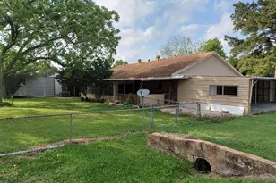 1518 Avenue B, Danbury, TX 77534 - Photo 34