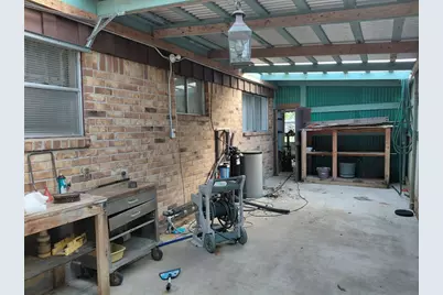 1518 Ave. B, Danbury, TX 77534 - Photo 2