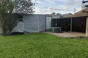 1518 Avenue B, Danbury, TX 77534 - Photo 6