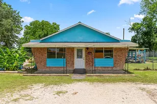 909 Avenue C, Bay City, TX 77414 - Photo 1