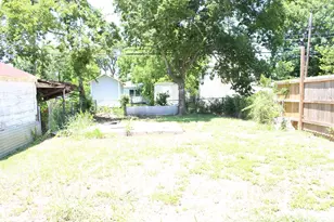 410 Morton Ave, Palacios, TX 77465 - Photo 6