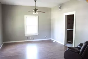 410 Morton Ave, Palacios, TX 77465 - Photo 8