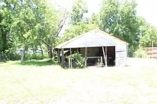 410 Morton Ave, Palacios, TX 77465 - Photo 4
