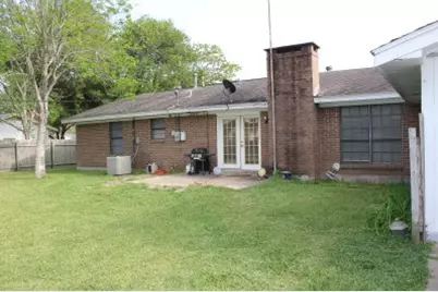 300 Austin, Palacios, TX 77465 - Photo 2