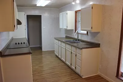 300 Austin, Palacios, TX 77465 - Photo 6