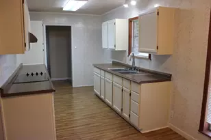300 Austin, Palacios, TX 77465 - Photo 6