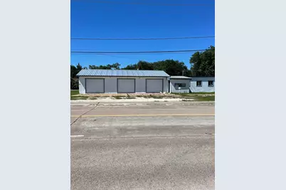 801 W Plantation, Clute, TX 77531 - Photo 1