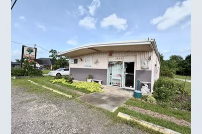 1999 E Mulberry, Angleton, TX 77515 - Photo 1