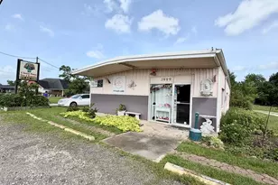 1999 E Mulberry, Angleton, TX 77515 - Photo 1