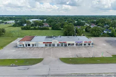 1235 W. Highway 332, Clute, TX 77531 - Photo 1