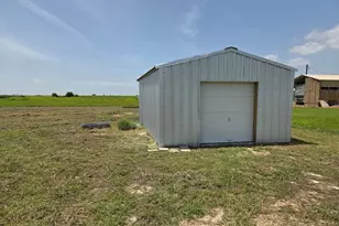 887-901 Clam Dr, Palacios, TX 77465 - Photo 1