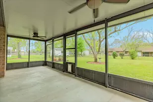 131 Singleton, Jones Creek, TX 77541 - Photo 28