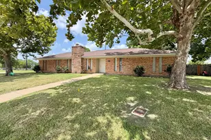 403 Lotus, Lake Jackson, TX 77566 - Photo 2