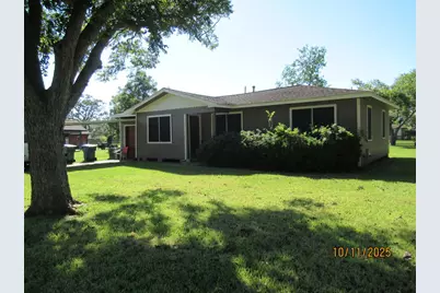 225 Moore Dr., Richwood, TX 77531 - Photo 2