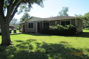 225 Moore Dr, Richwood, TX 77531 - Photo 2