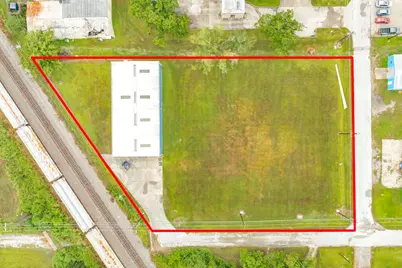 412 S. Chenango, Angleton, TX 77515 - Photo 2