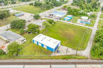412 S. Chenango, Angleton, TX 77515 - Photo 4
