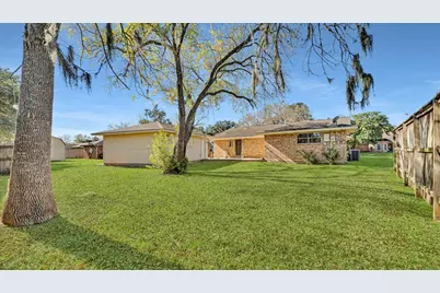 412 Daffodil, Lake Jackson, TX 77566 - Photo 8