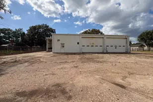 314 N 11th St, West Columbia, TX 77486 - Photo 1