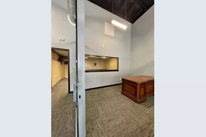 500 E Plantation, Clute, TX 77531 - Photo 10