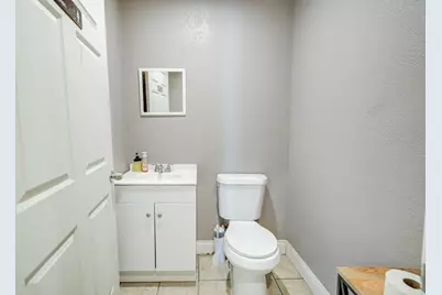 302 South Avenue B, Freeport, TX 77541 - Photo 22