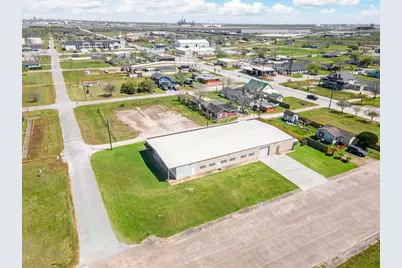 302 South Avenue B, Freeport, TX 77541 - Photo 4