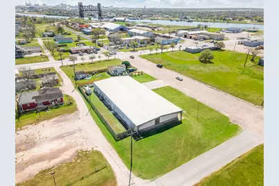 302 South Avenue B, Freeport, TX 77541 - Photo 6