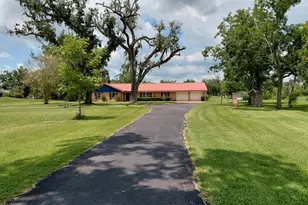 1231 C/R 201A, Angleton, TX 77515 - Photo 2