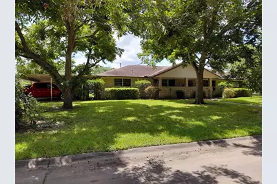 736 Northridge, Angleton, TX 77515 - Photo 1