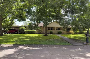 736 Northridge, Angleton, TX 77515 - Photo 2