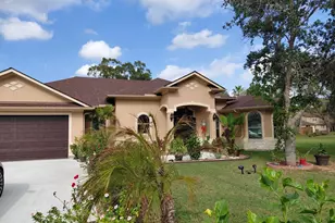 309 Hickman Ln, Angleton, TX 77515 - Photo 2