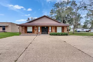 307 E 2nd St, Sweeny, TX 77480 - Photo 1