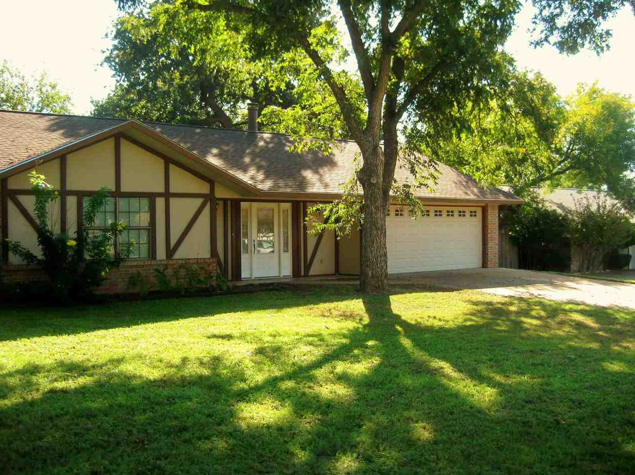 255 Meadowlakes Dr, Cypress Mill TX  78654-7124 exterior