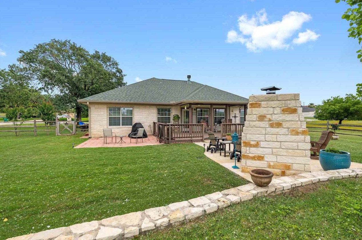 169 Chesterfield Dr, Lakeside Heights, TX 78639