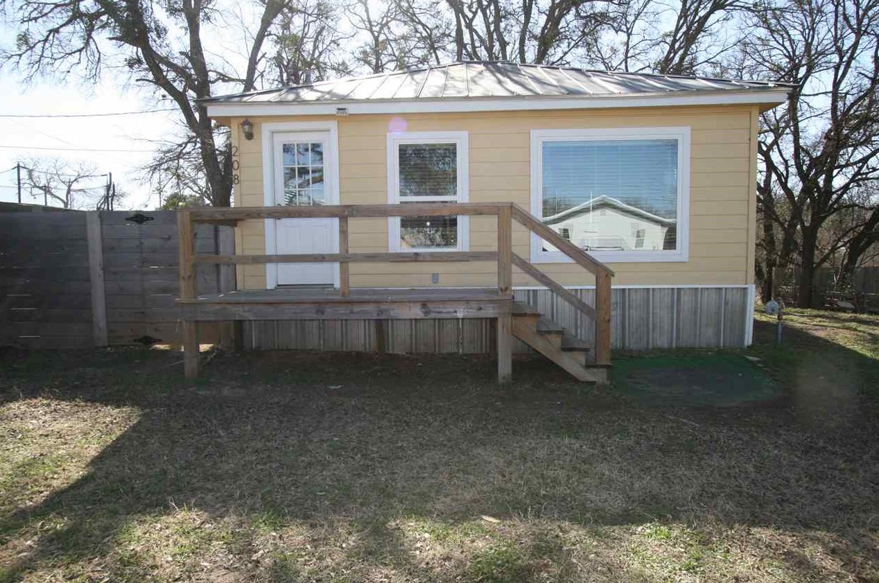 208 N West St, Burnet, TX 78611