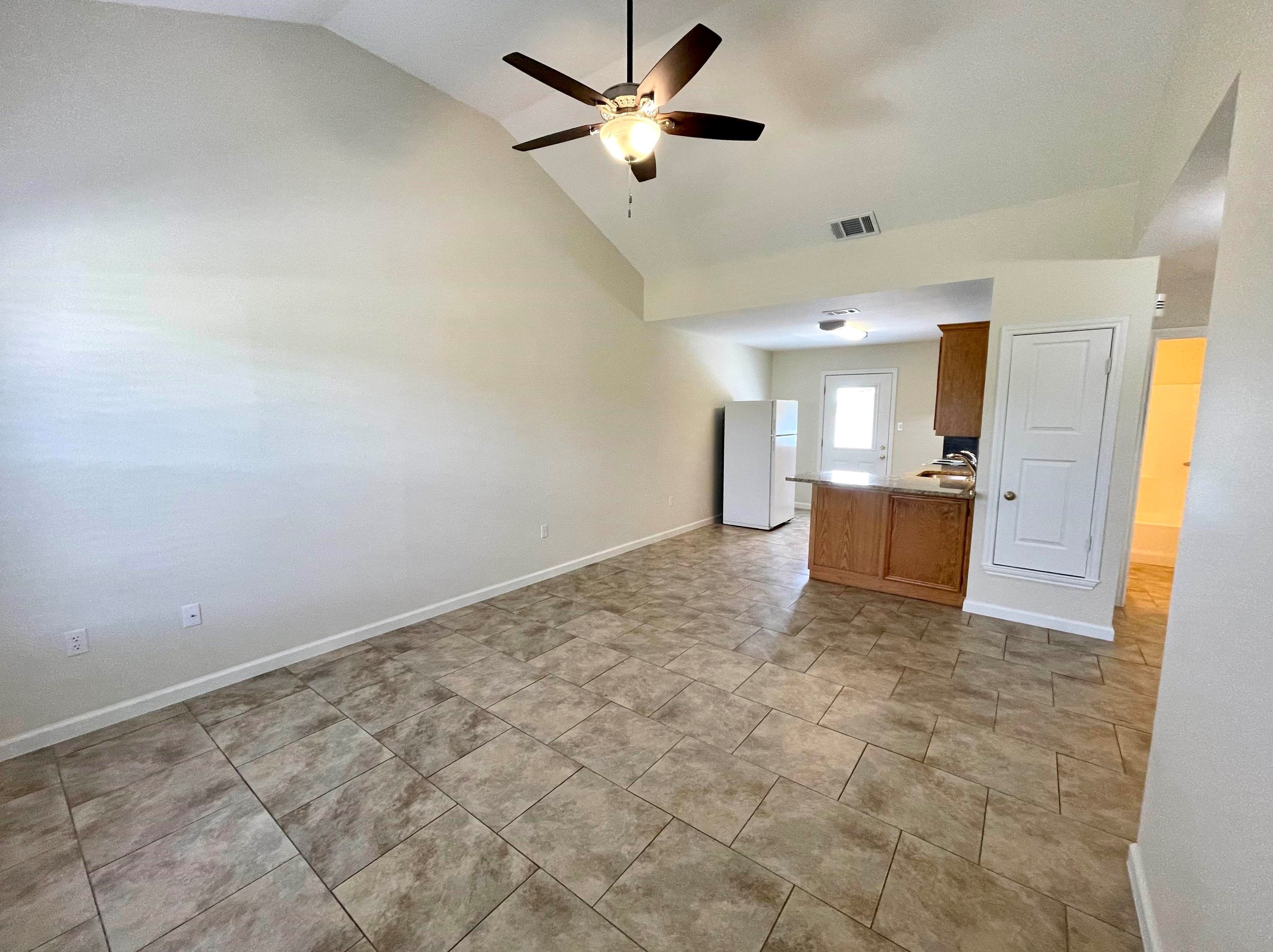 1733 Greenwood Ln, Lakeside Heights, TX 78639
