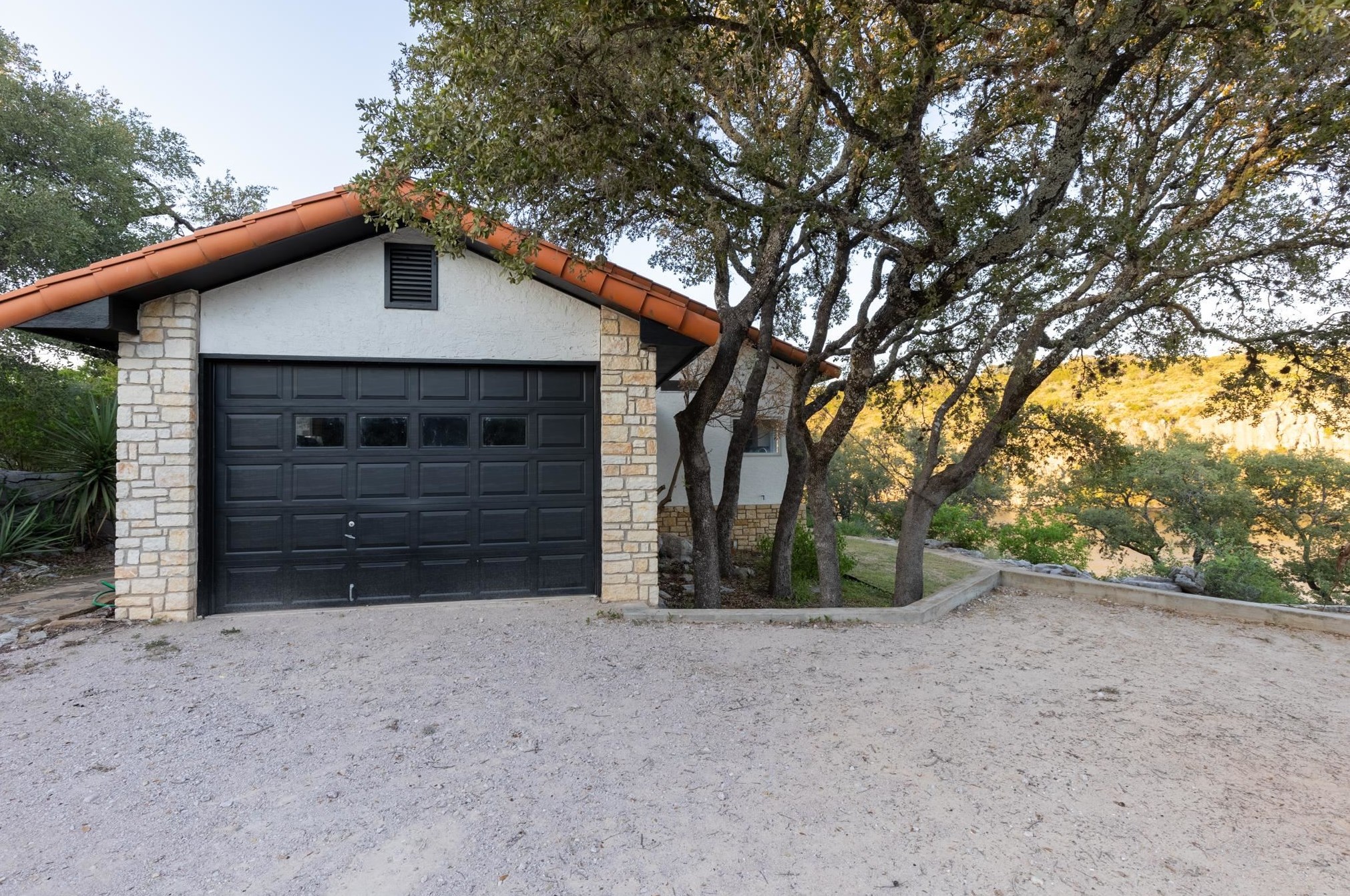 830-A Los Escondidos St, Cypress Mill TX  78654-6014 exterior