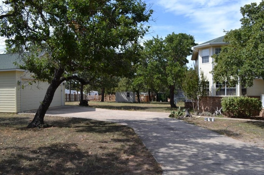 650 Panorama Dr, Inks Lake Village, TX 78609