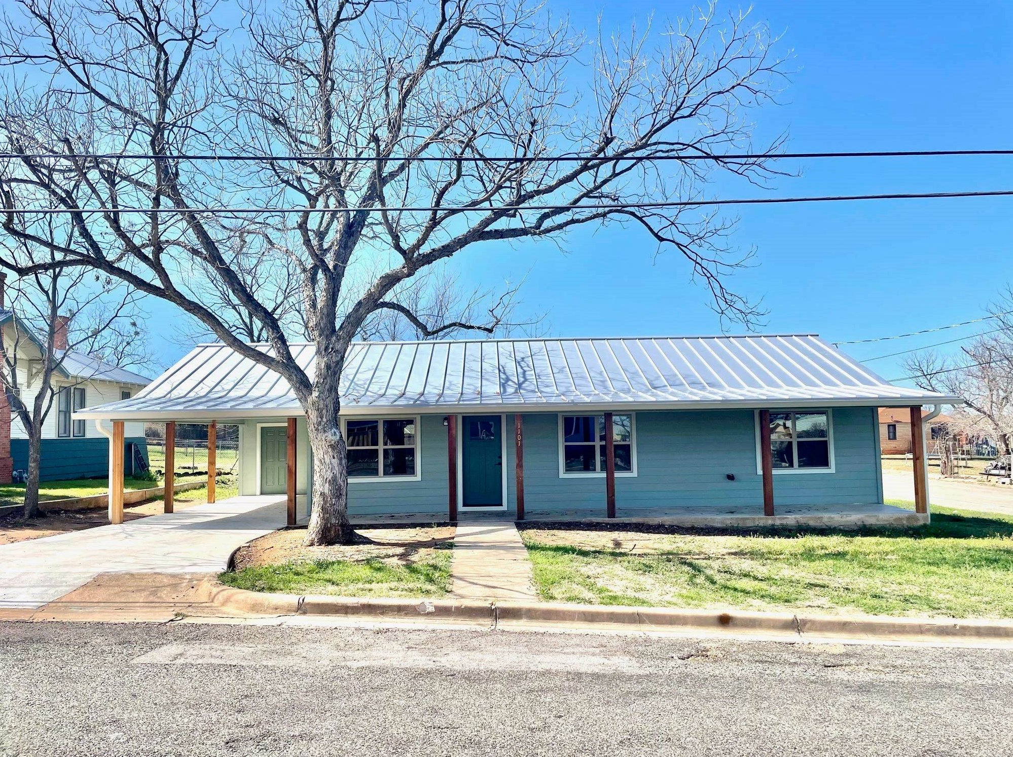 1101 Flag St, Sunrise Beach, TX 78643